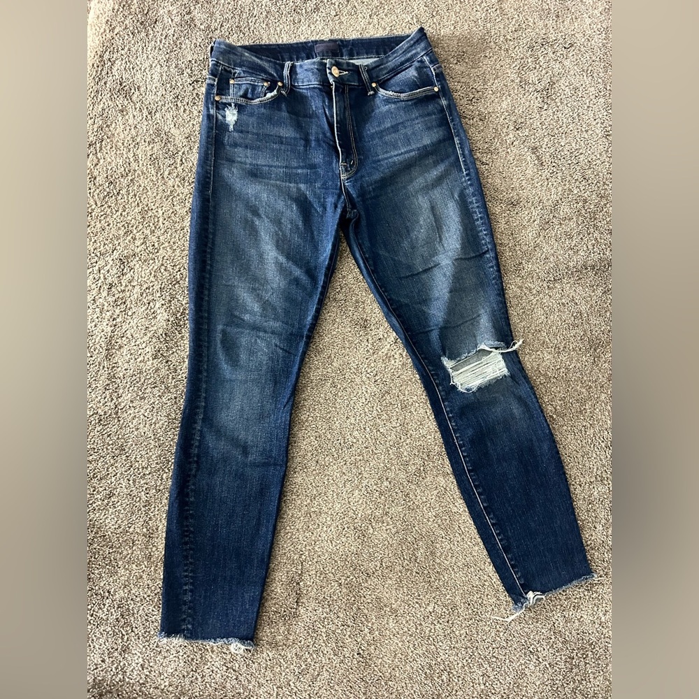 Mother ankle jeans frayed hem and rip in knee